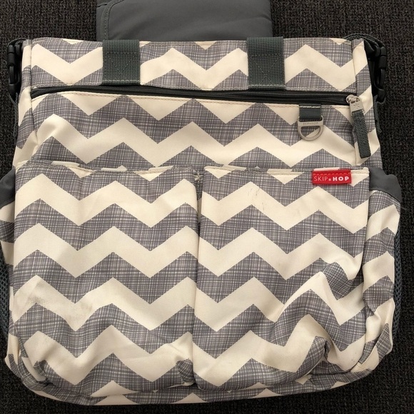 Skip Hop Duo Signature Diaper Bag Chevron - Picture 2 of 3